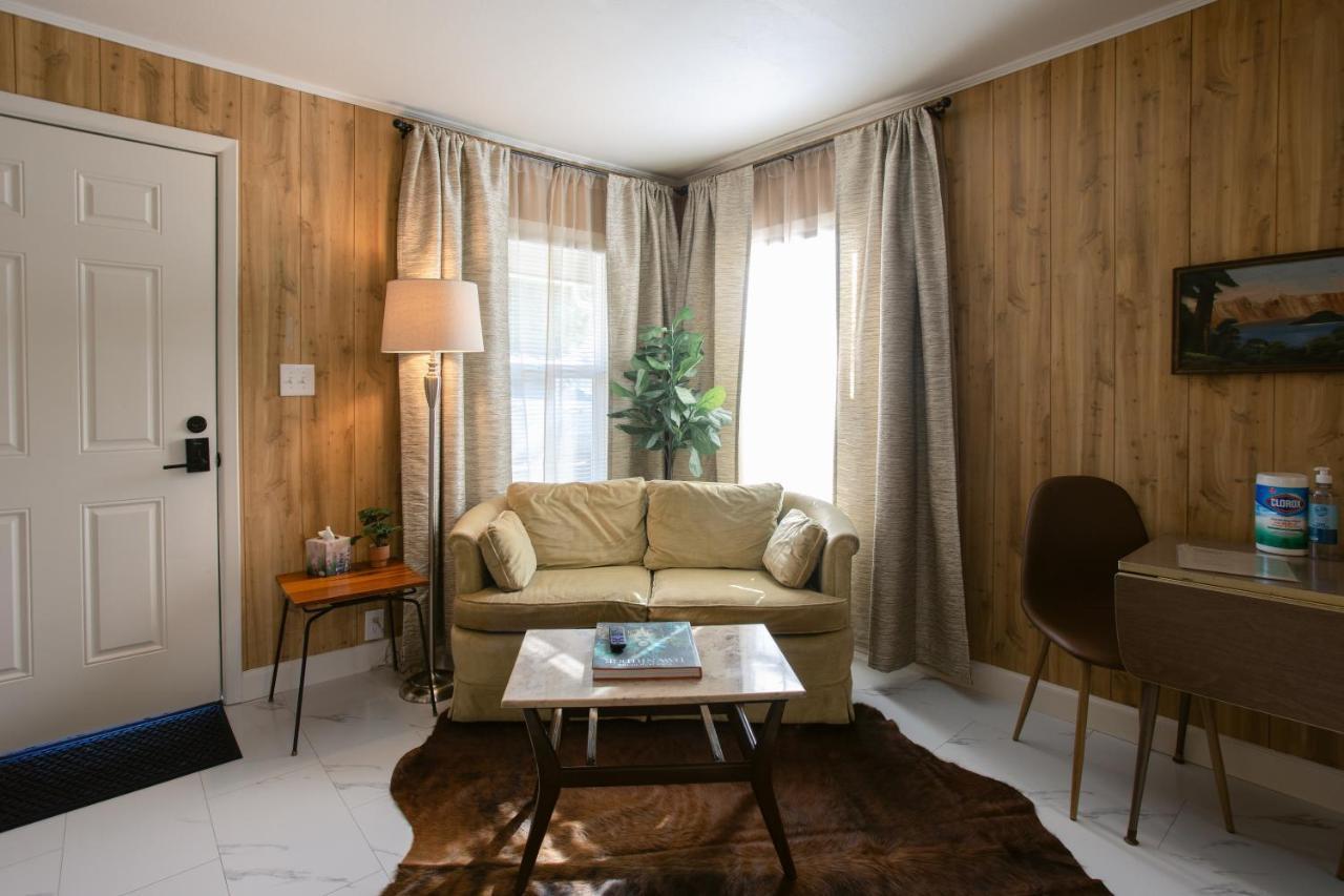 Waterfront River Apartments Rogue River Екстериор снимка