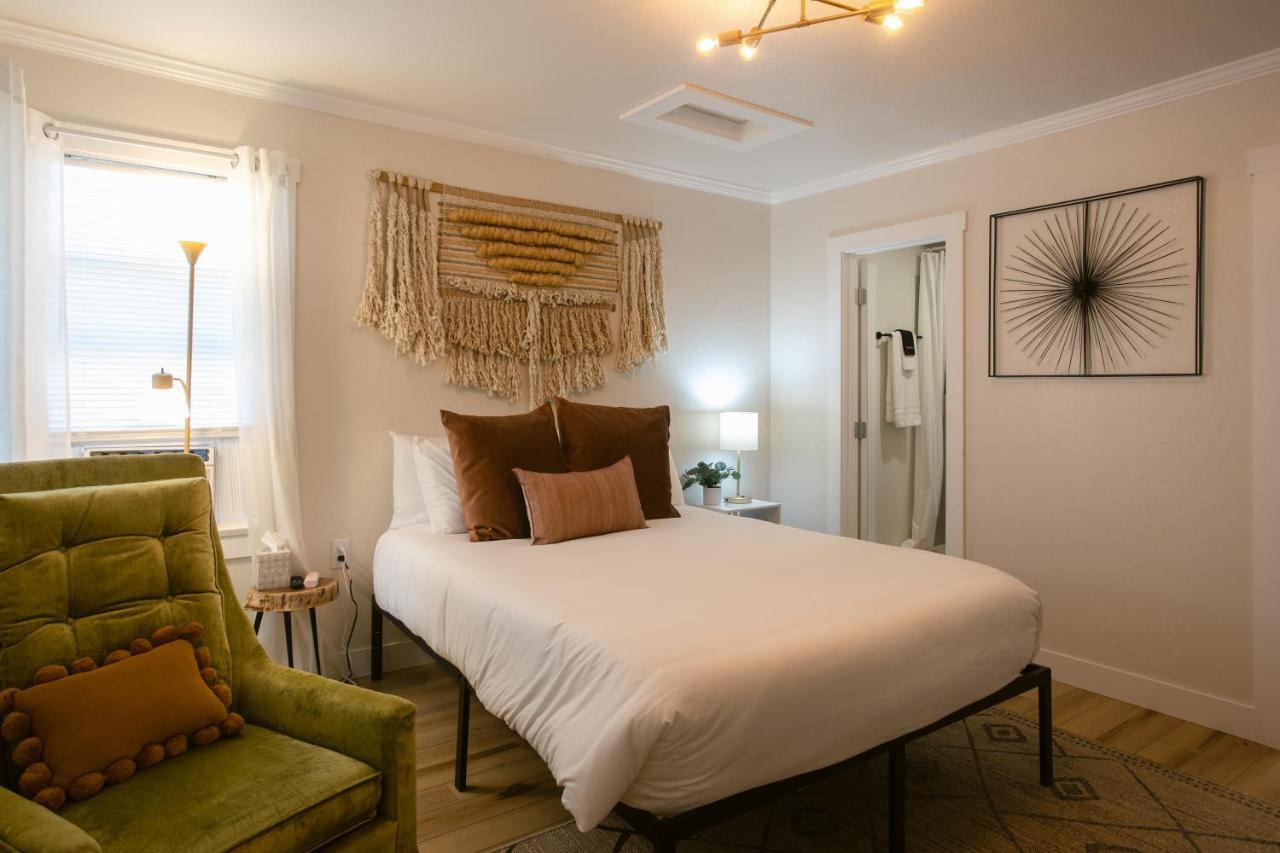 Waterfront River Apartments Rogue River Екстериор снимка