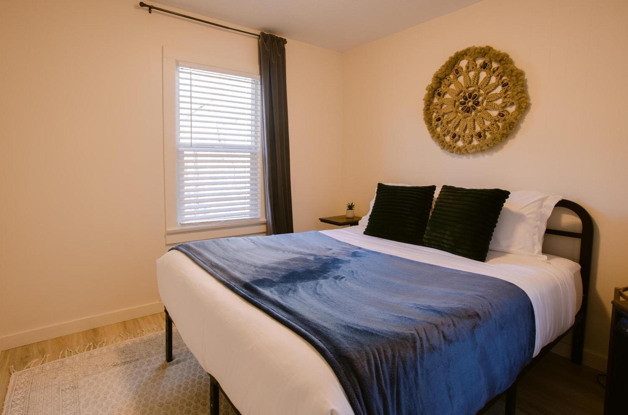 Waterfront River Apartments Rogue River Екстериор снимка