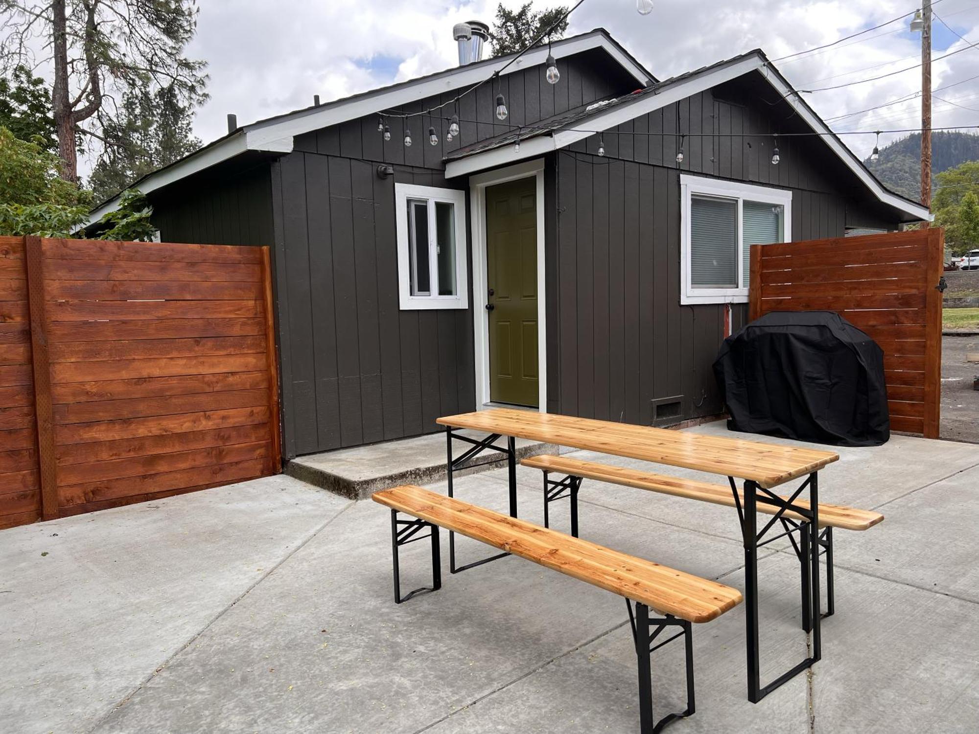 Waterfront River Apartments Rogue River Екстериор снимка