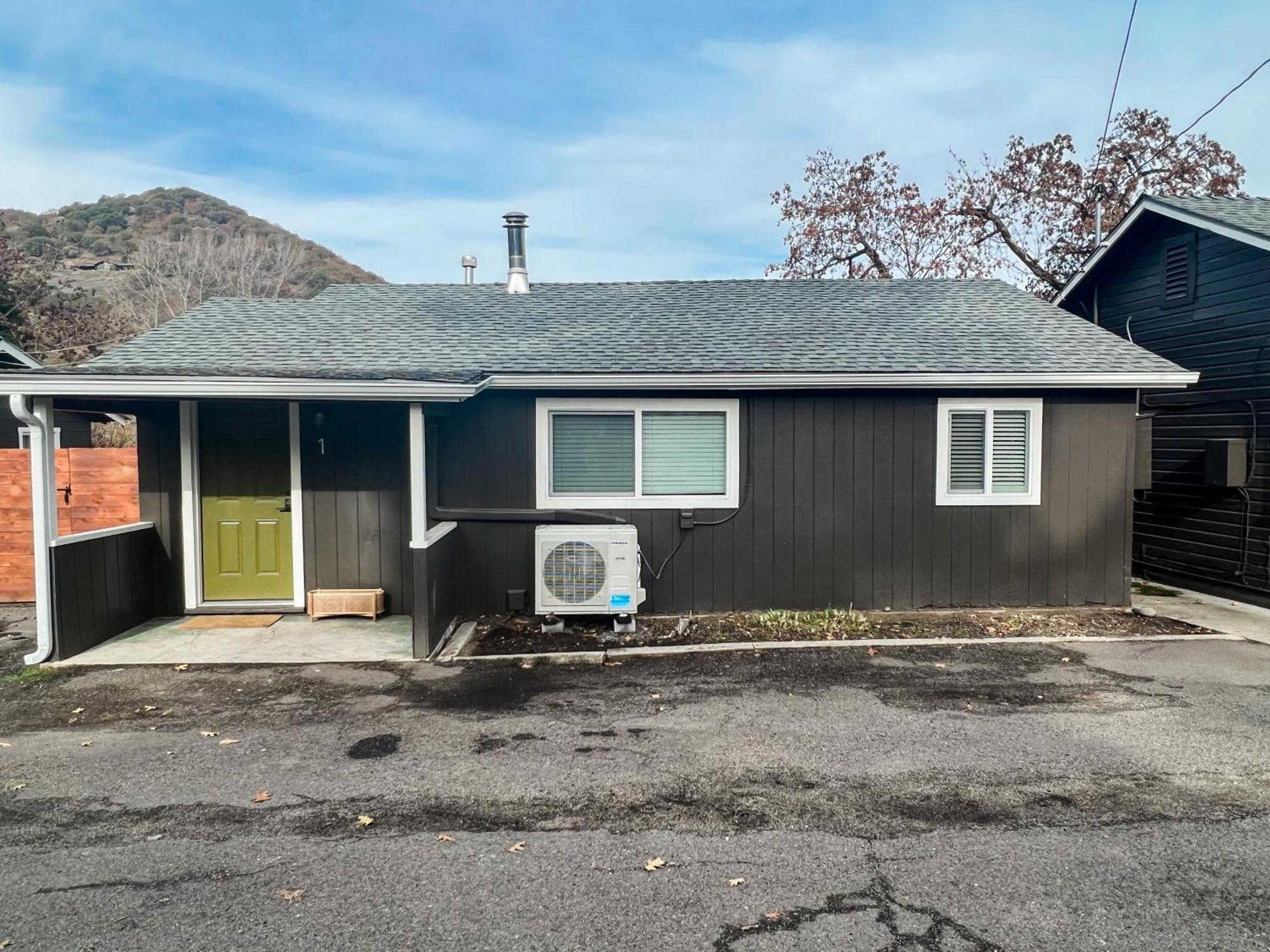 Waterfront River Apartments Rogue River Екстериор снимка